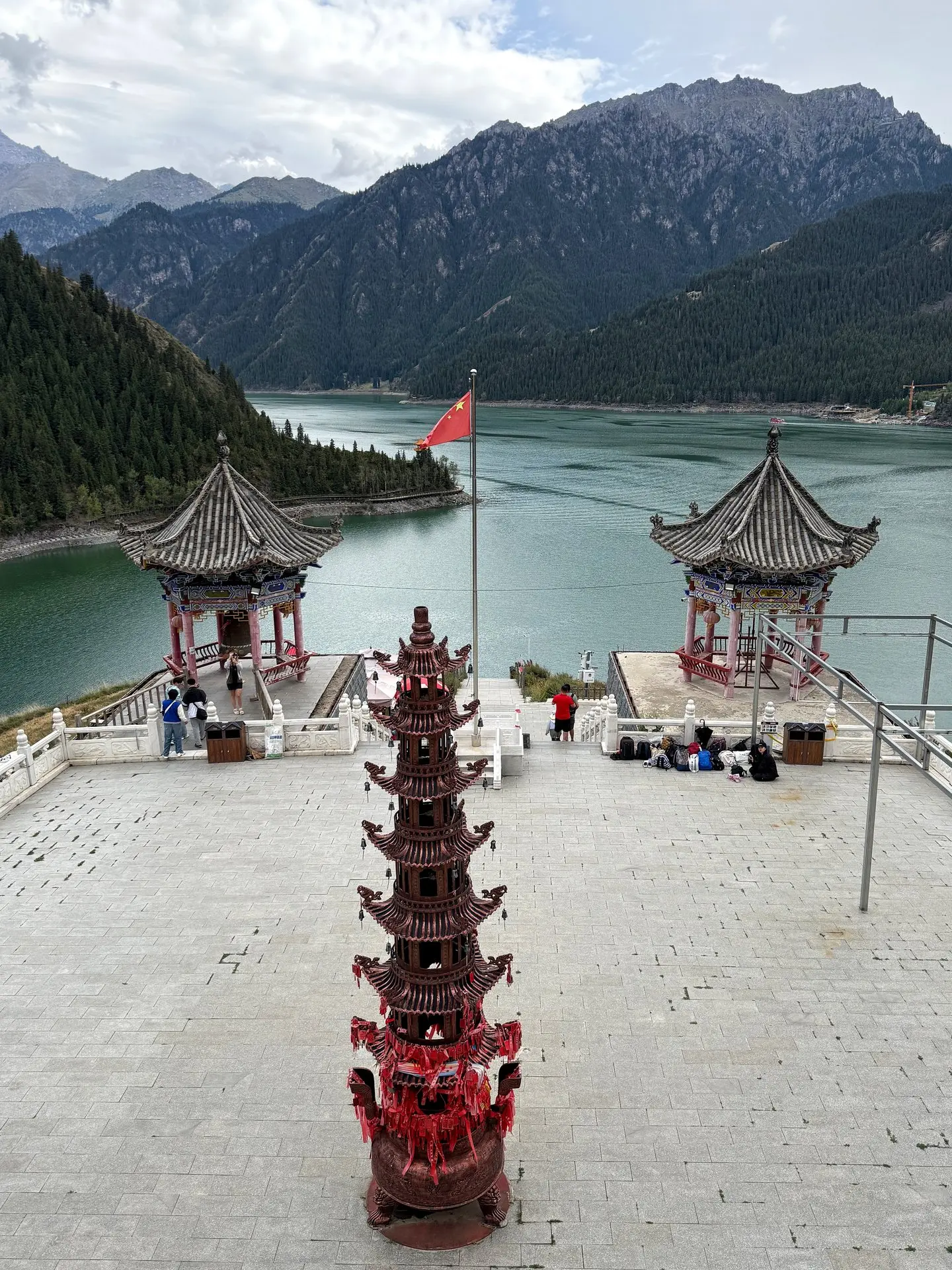 🇨🇳 Вот за что я люблю Синьцзян: древний китайский колорит на фоне огромных гор и бирю...