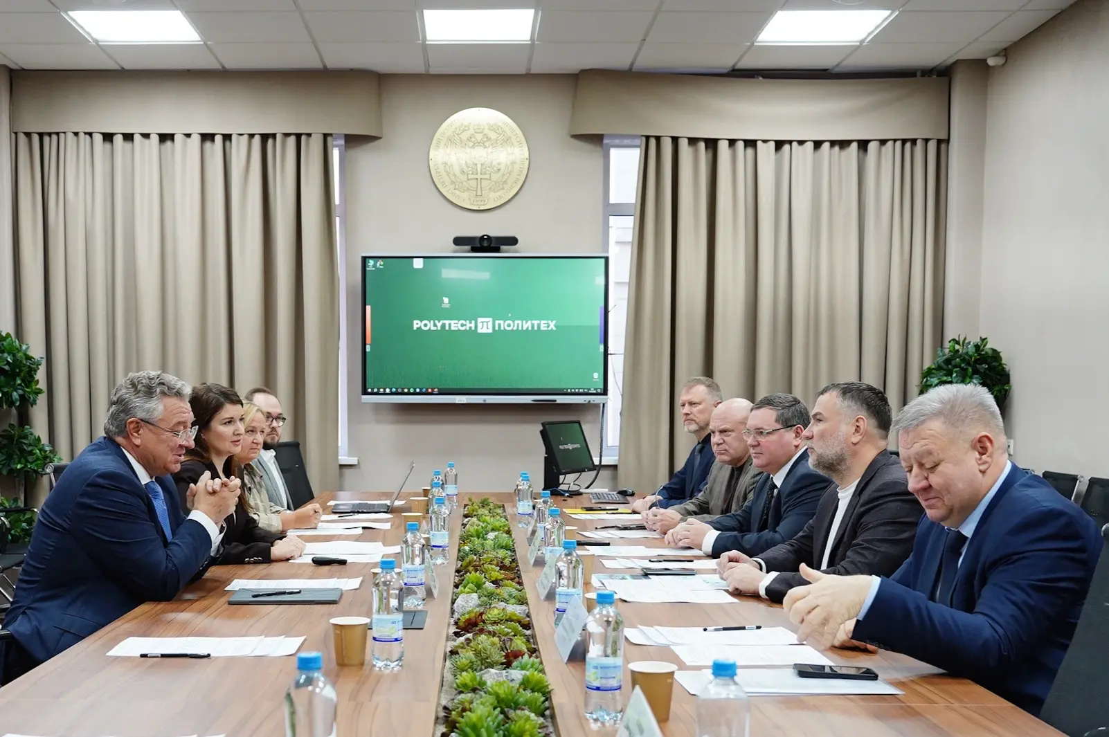 Вместе с руководителями Жилищного комитета, инспекций ГАТИ и ГЖИ, Комитета по благоустр...