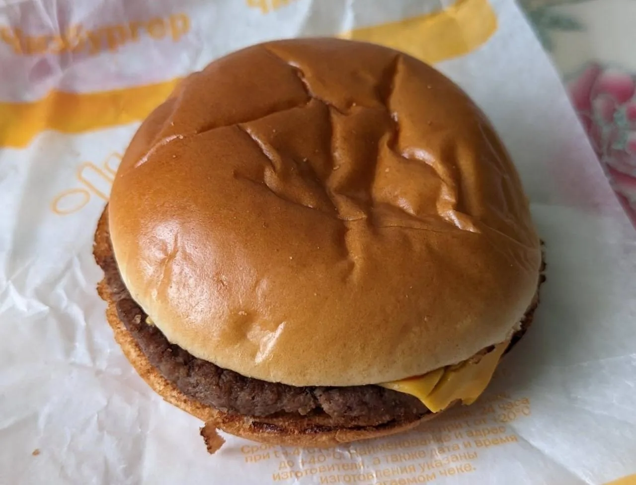🍔  Первый чизбургер со Знаком качества появился   в России.