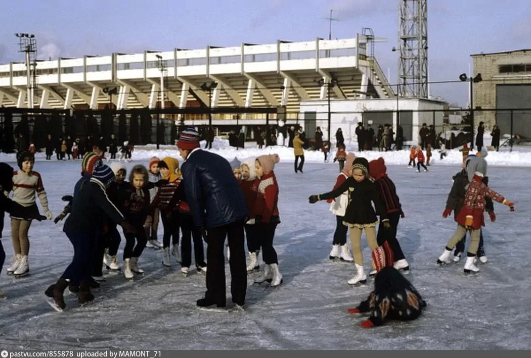 Стадион АЗЛК, 1983 год. Занятия в школе фигурного катания ⛸