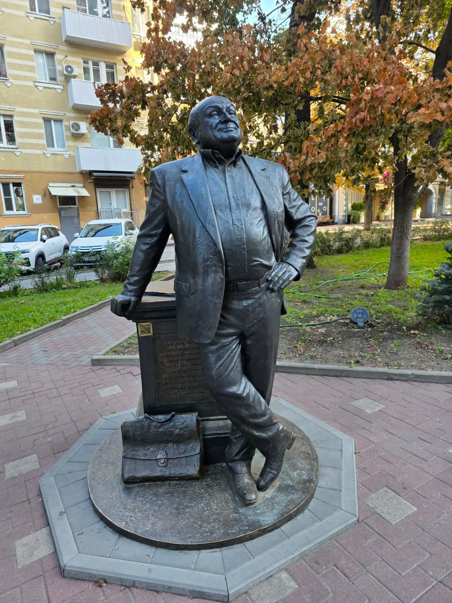 В 2024 году в центре Ростова-на-Дону, на улице Пушкинской, открыли бронзовый памятник М...