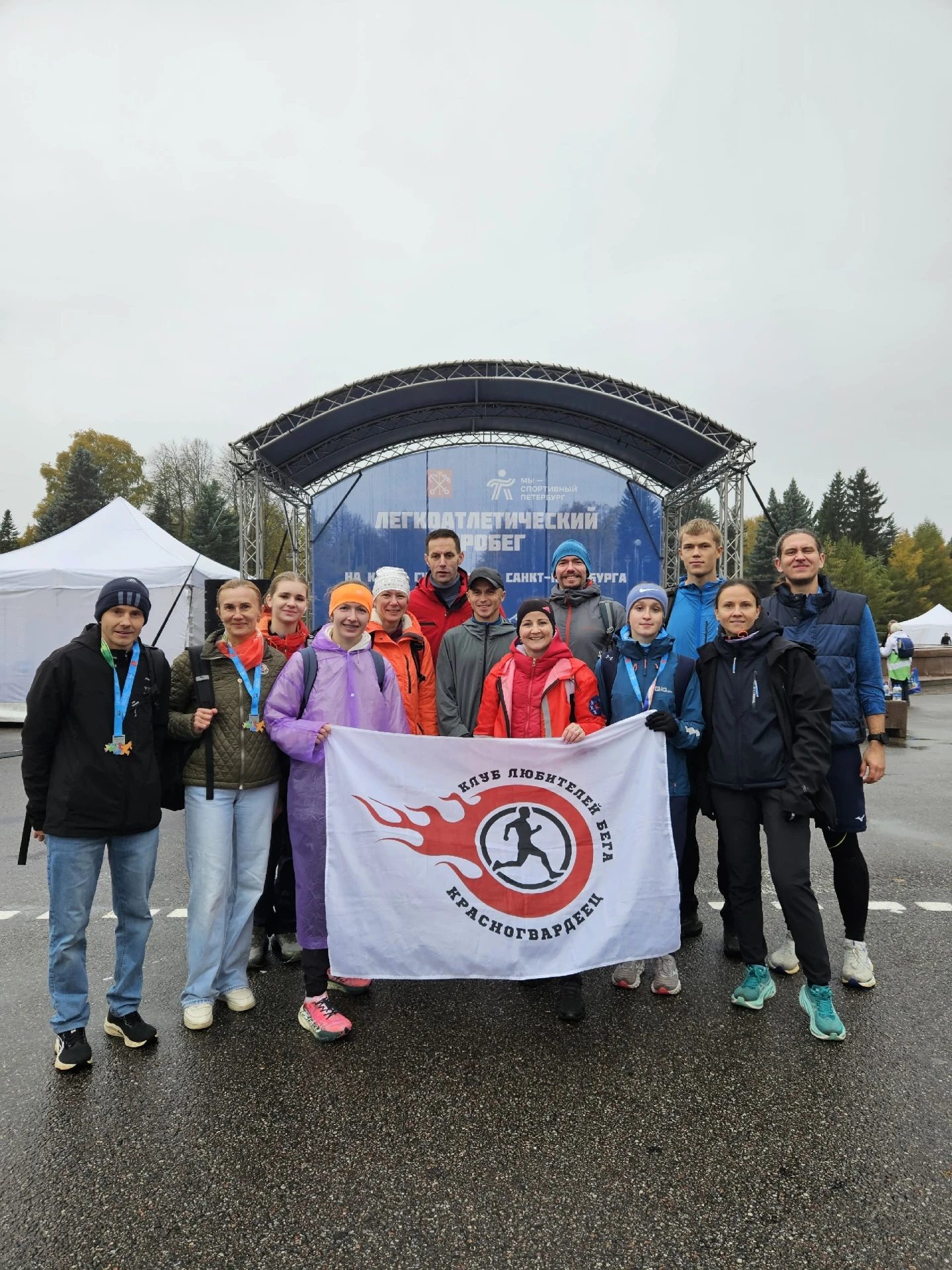 🏃‍Осенний асфальт Петербурга видел немало упорных тренировок, и 11 октября они наконец...