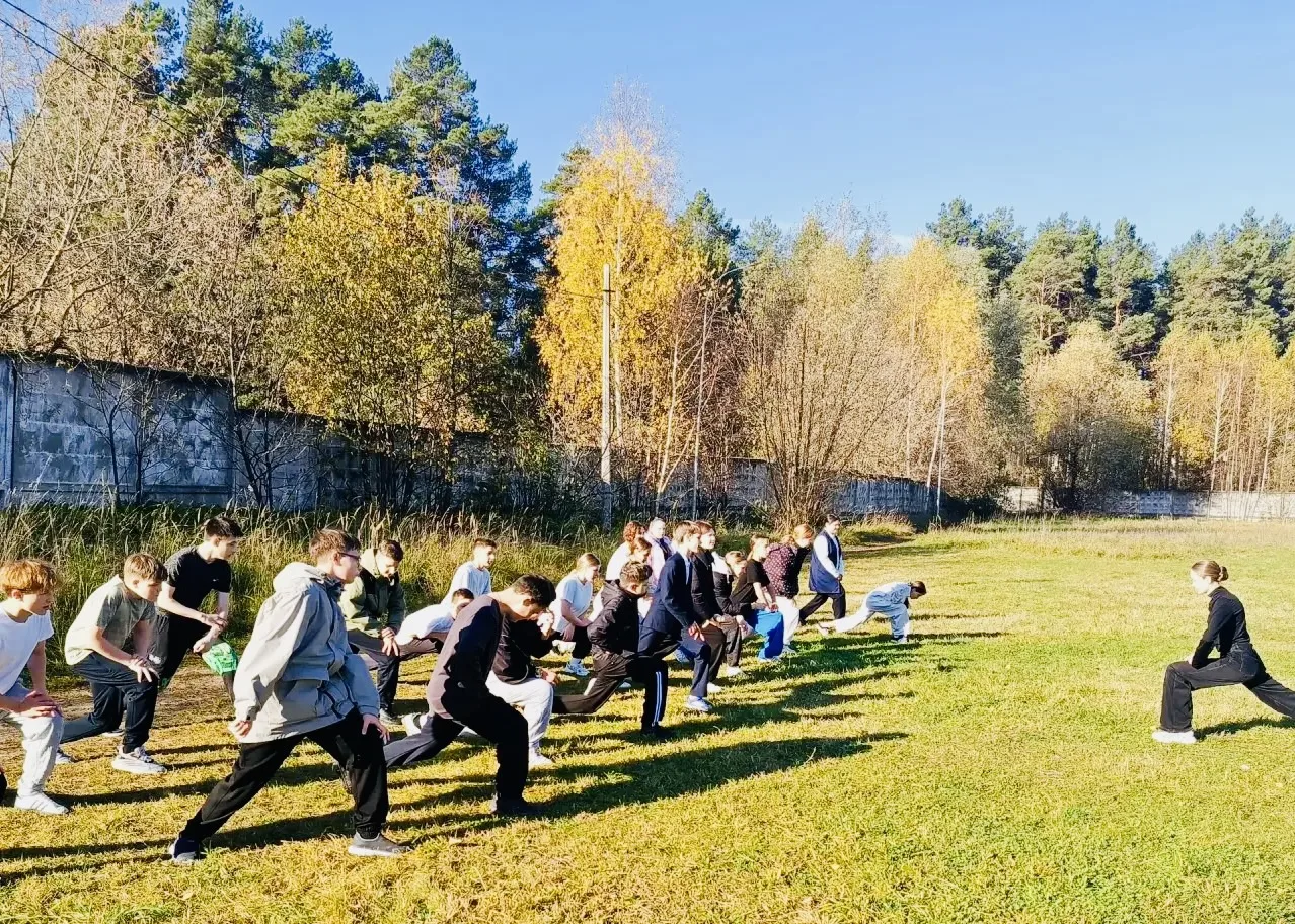 🌟 Зарядка со звездой на свежем воздухе! 🌿☀️