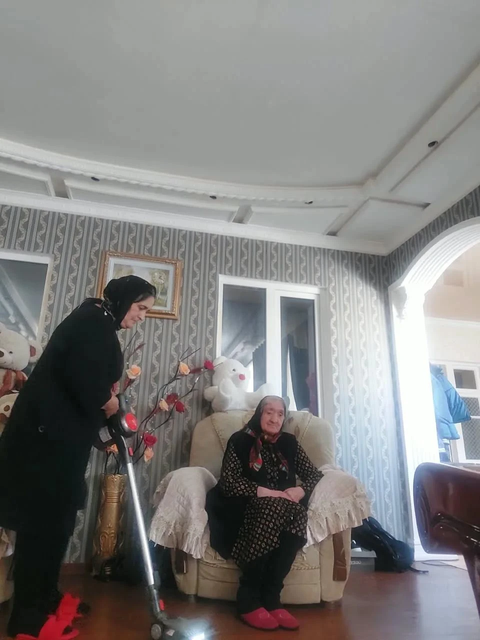 Социальные работники 2‑го отделения социального обслуживания на дому оказывают услуги с...