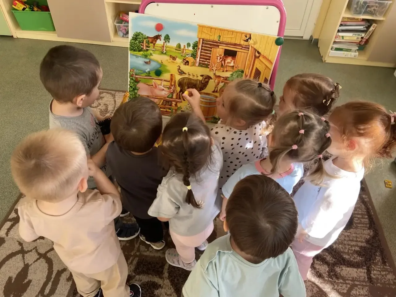 Бу атнаны 1 нче кечкенәләр, 8 нче төркем, балалары белән йорт кошлары турында сөйләштек...