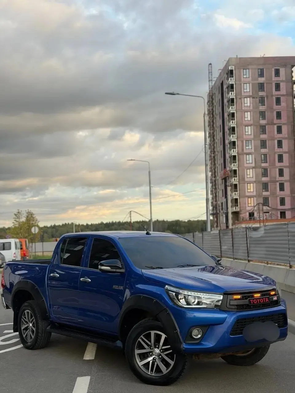 TOYOTA HILUX