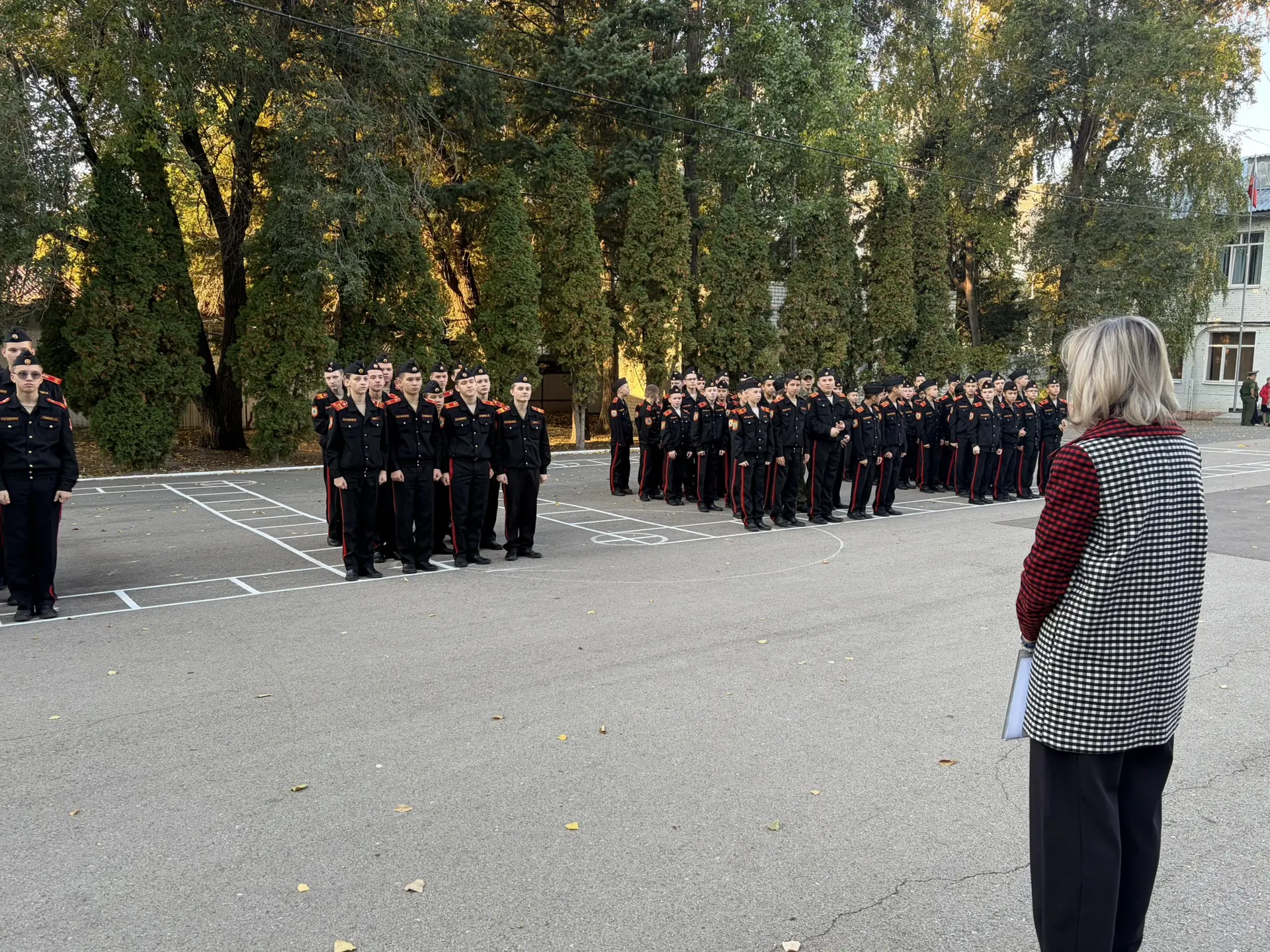 ☀️Торжественная линейка в кадетской школе: традиции, награды и важные разговоры! 🎉