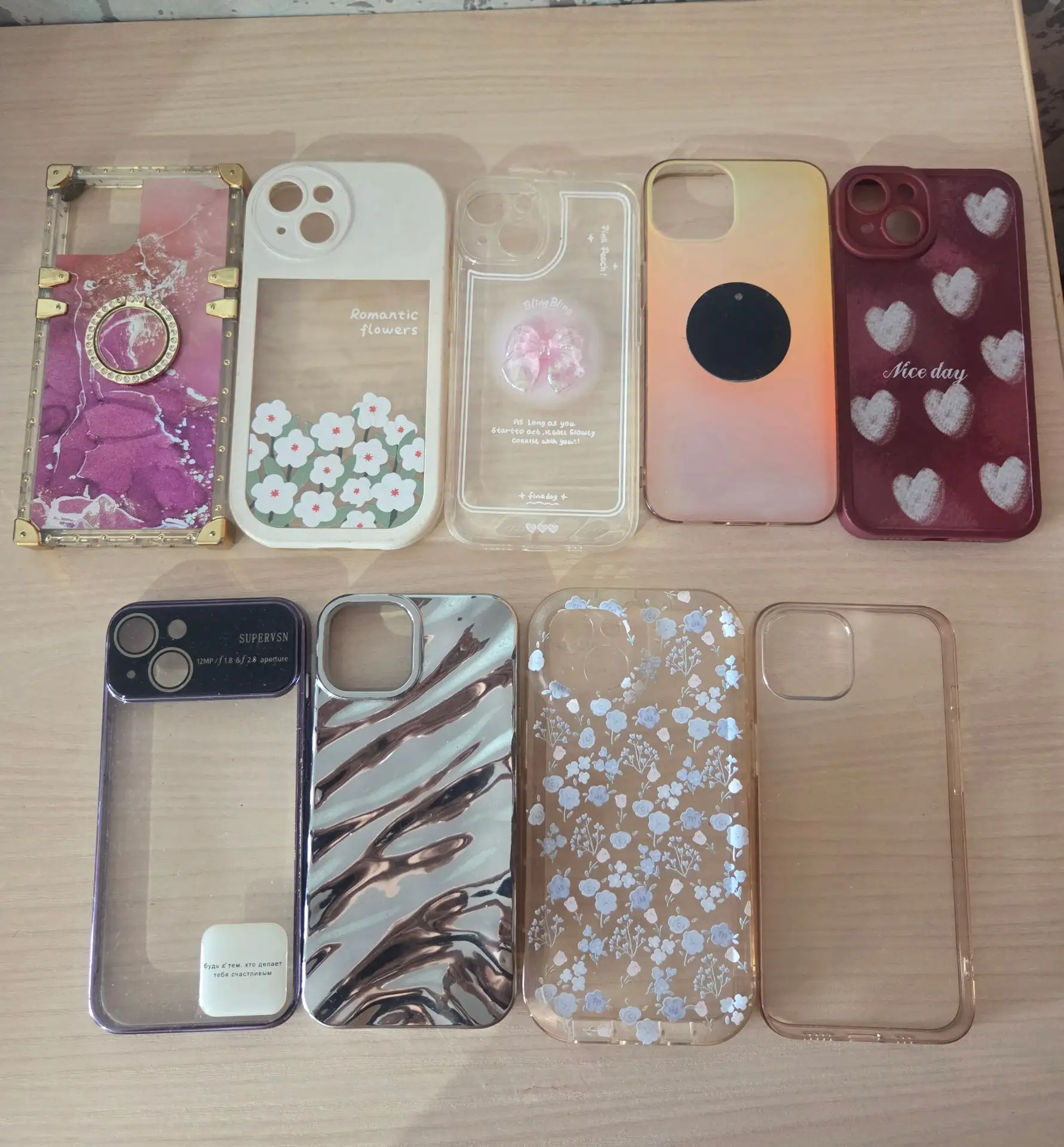 Продам чехлы на Iphone 14. Каждая по 100р. Б/у.
