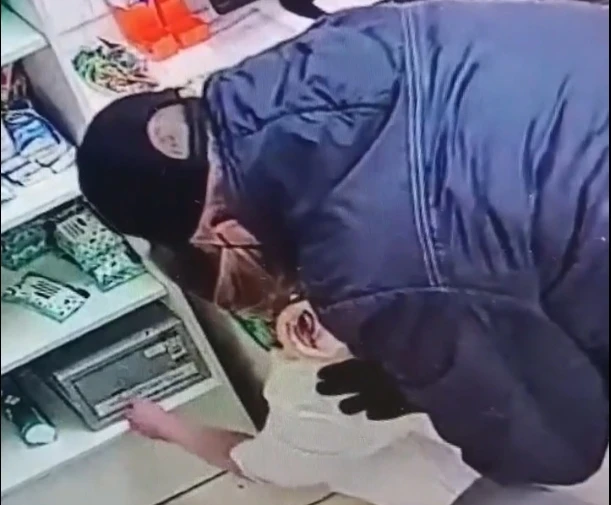 В Балаково задержали подозреваемого в разбойном нападении на сотрудницу аптеки