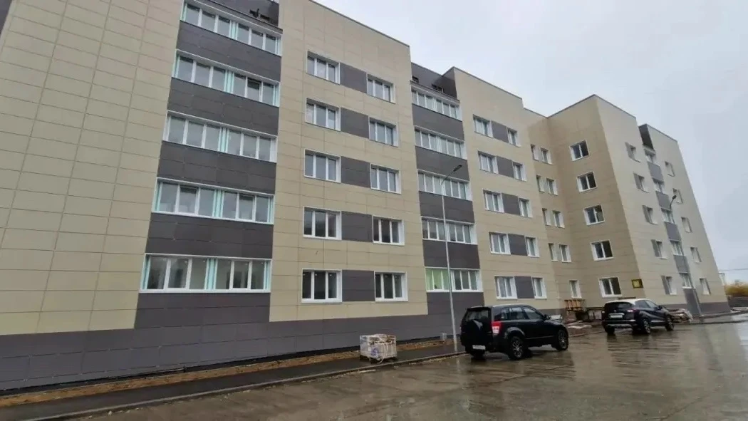 В Заполярном завершается строительство жилого дома на улице Ленинградской