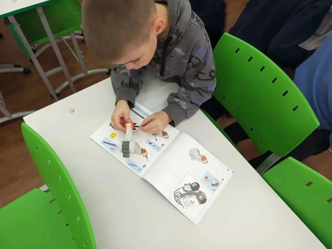 Наши ребята из группы продлённого дня снова погрузились в мир технологий! 🤖⚡️