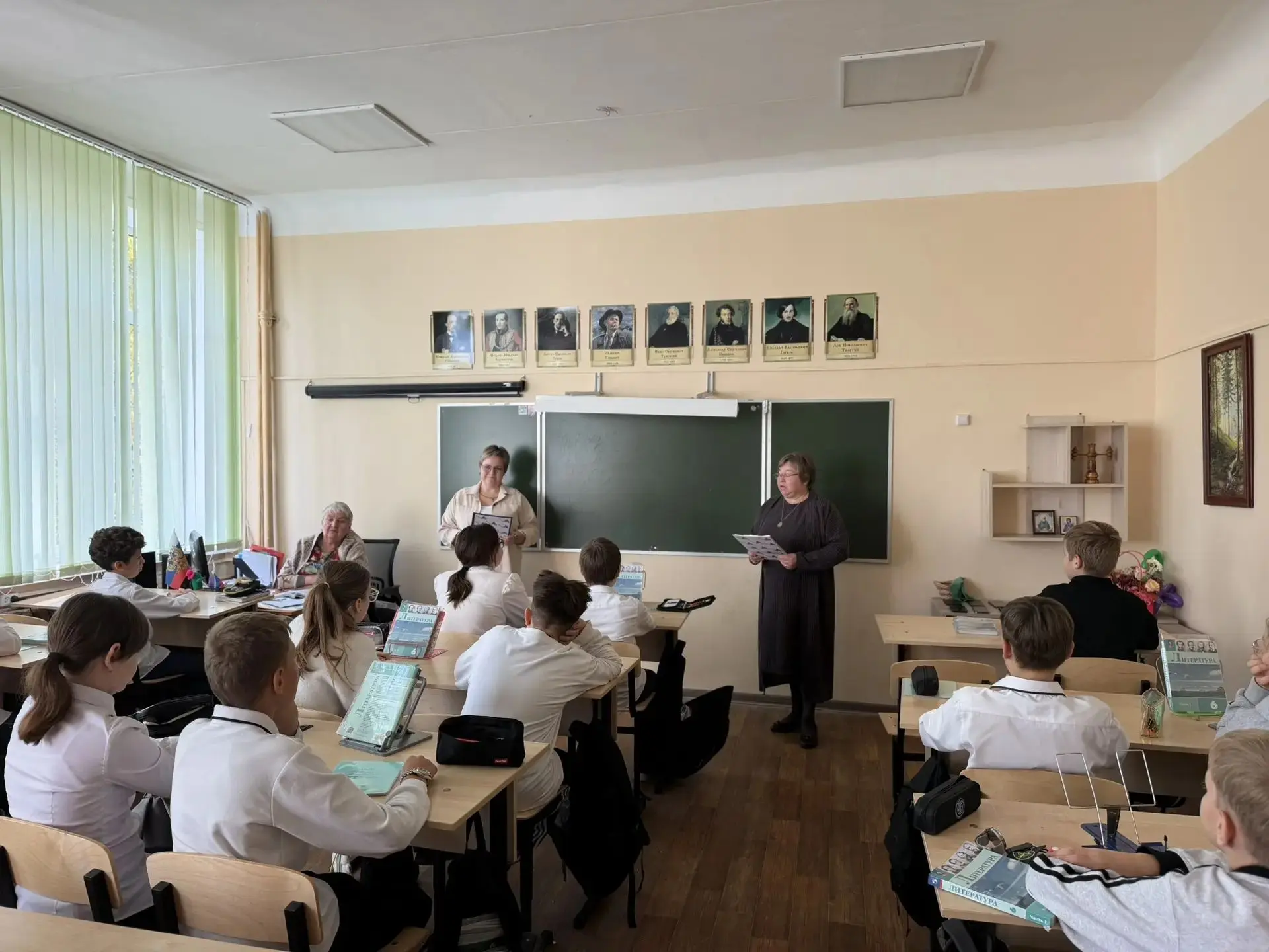 Сегодня сотрудники ДК «Краснолесье»