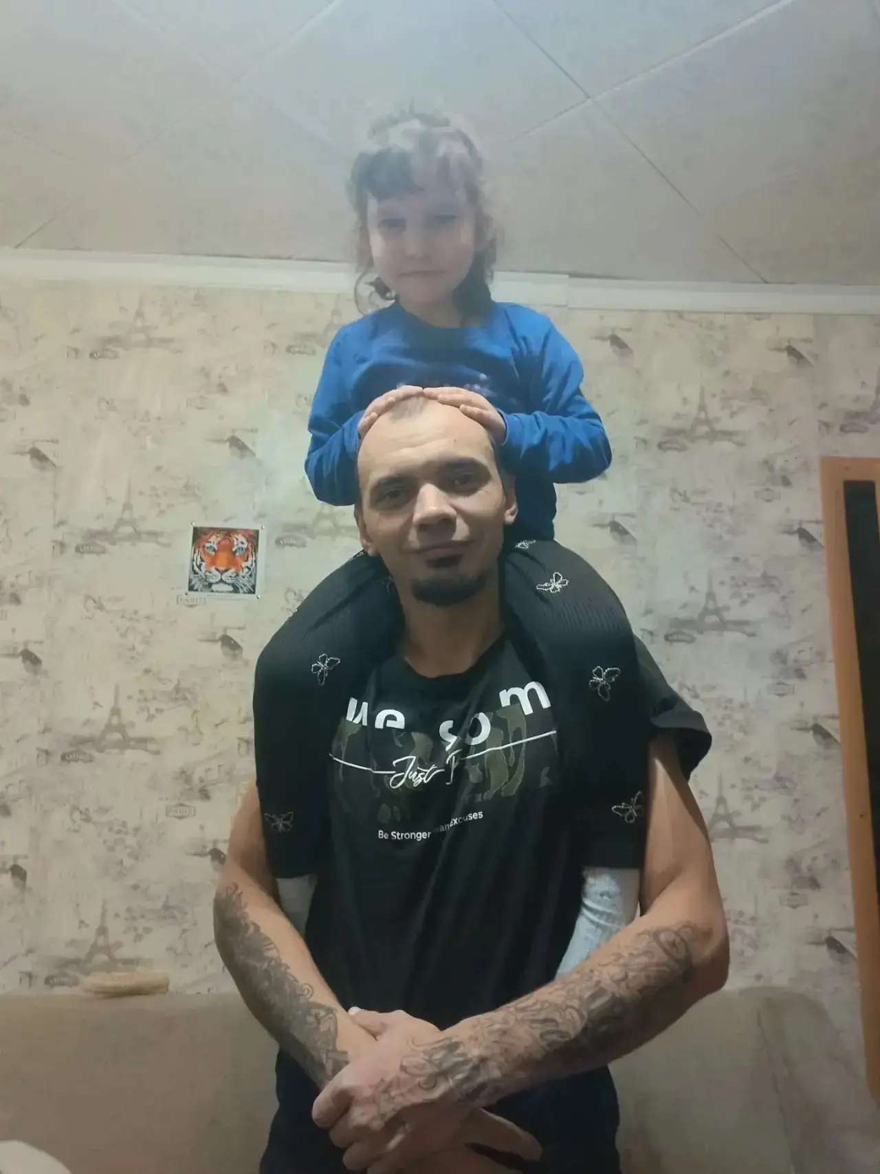 Кривоносова Вероника с папой Михаилом. Я очень люблю с папой собирать модельки автомоби...