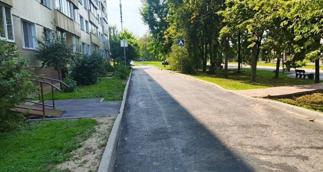 В Бронницах завершилось благоустройство дворовых территорий и обустройство народных троп.