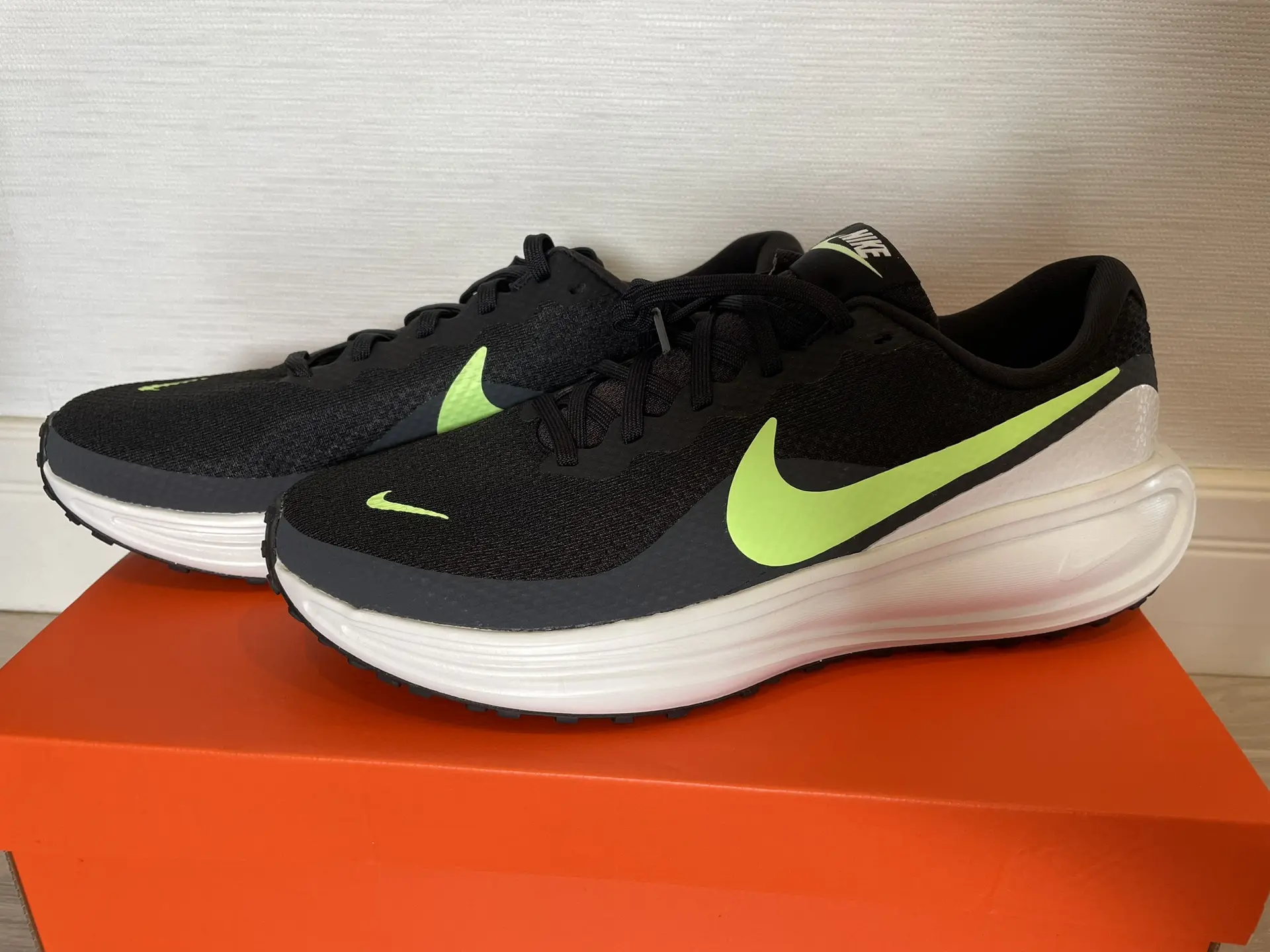 Nike Revolution 8 Men's Road Running Shoes,  Nike, Размер: М9,5, Цена: 6210 руб. + дост...