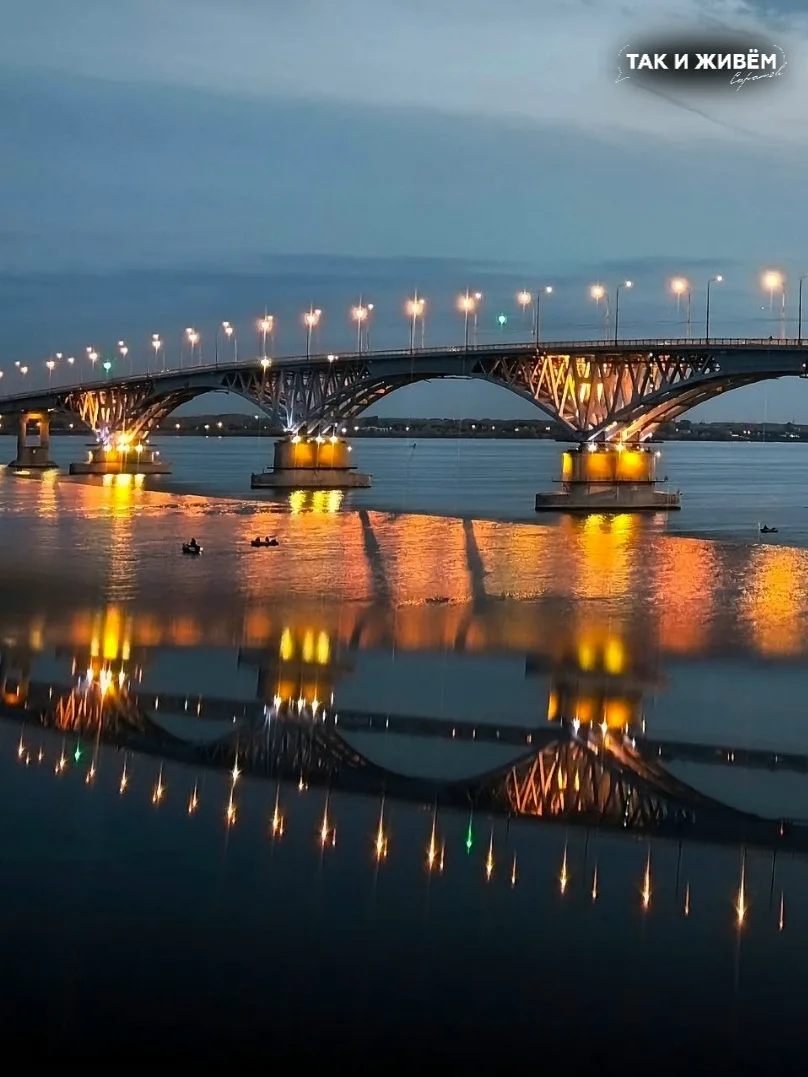 😍Самый узнаваемый силуэт города в свете огней