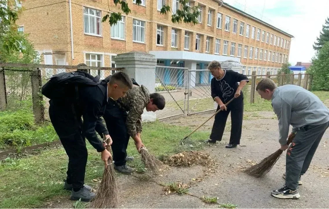 Вчера в Туймазинском районе прошли экологические субботники в рамках регионального прое...