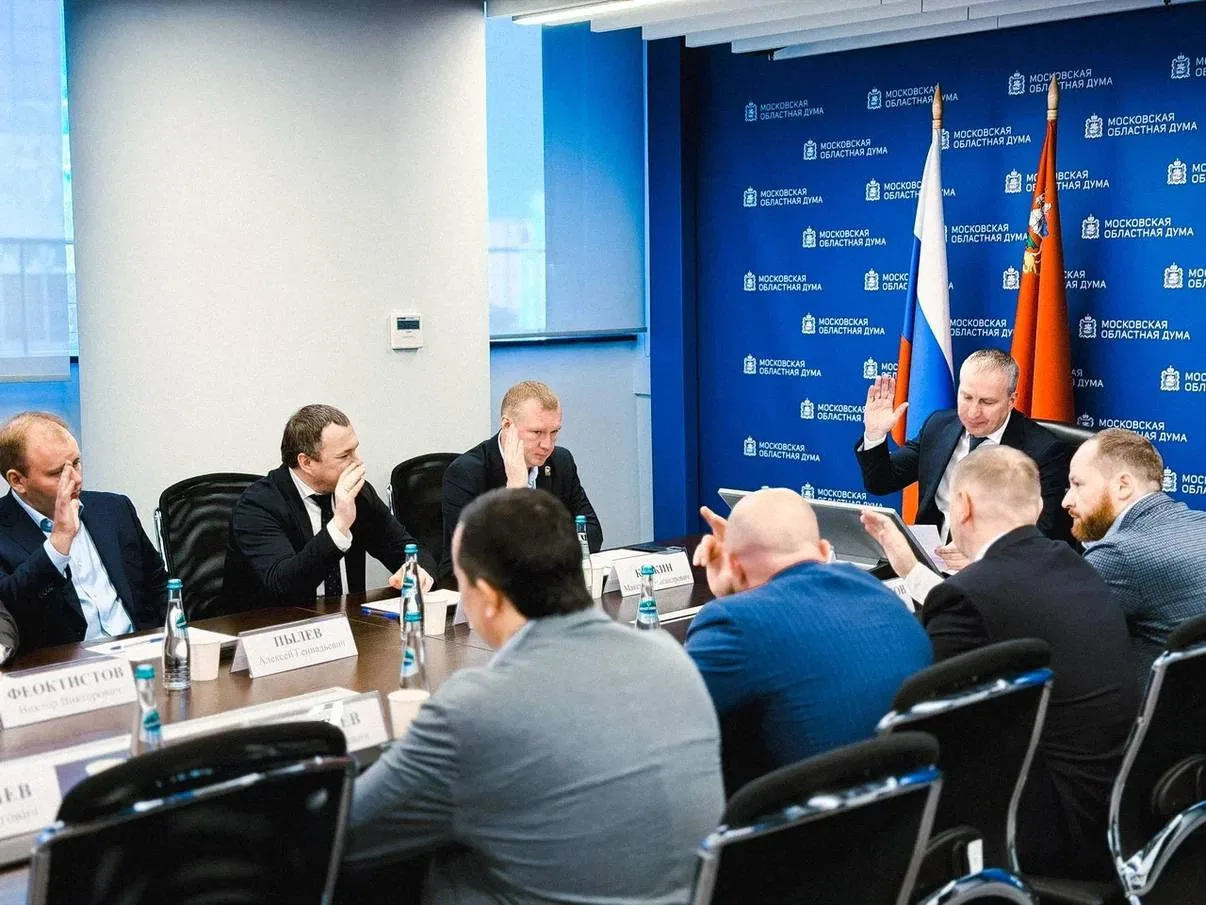 Прошло расширенное заседание Комитета по строительной политике, энергетике, ЖКХ и транс...