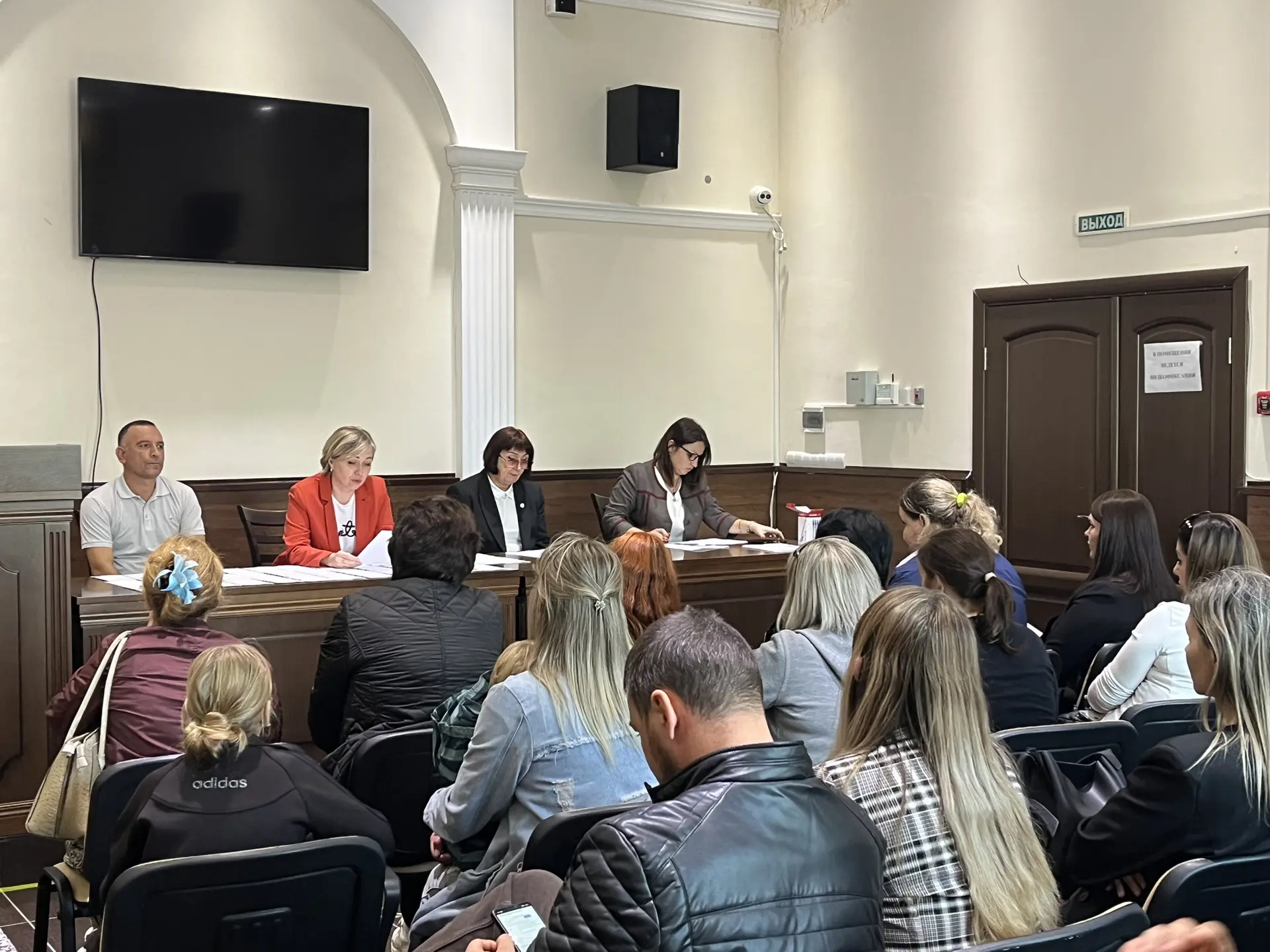 В администрации Апшеронска прошло заседание комиссии по распределению земельных участко...