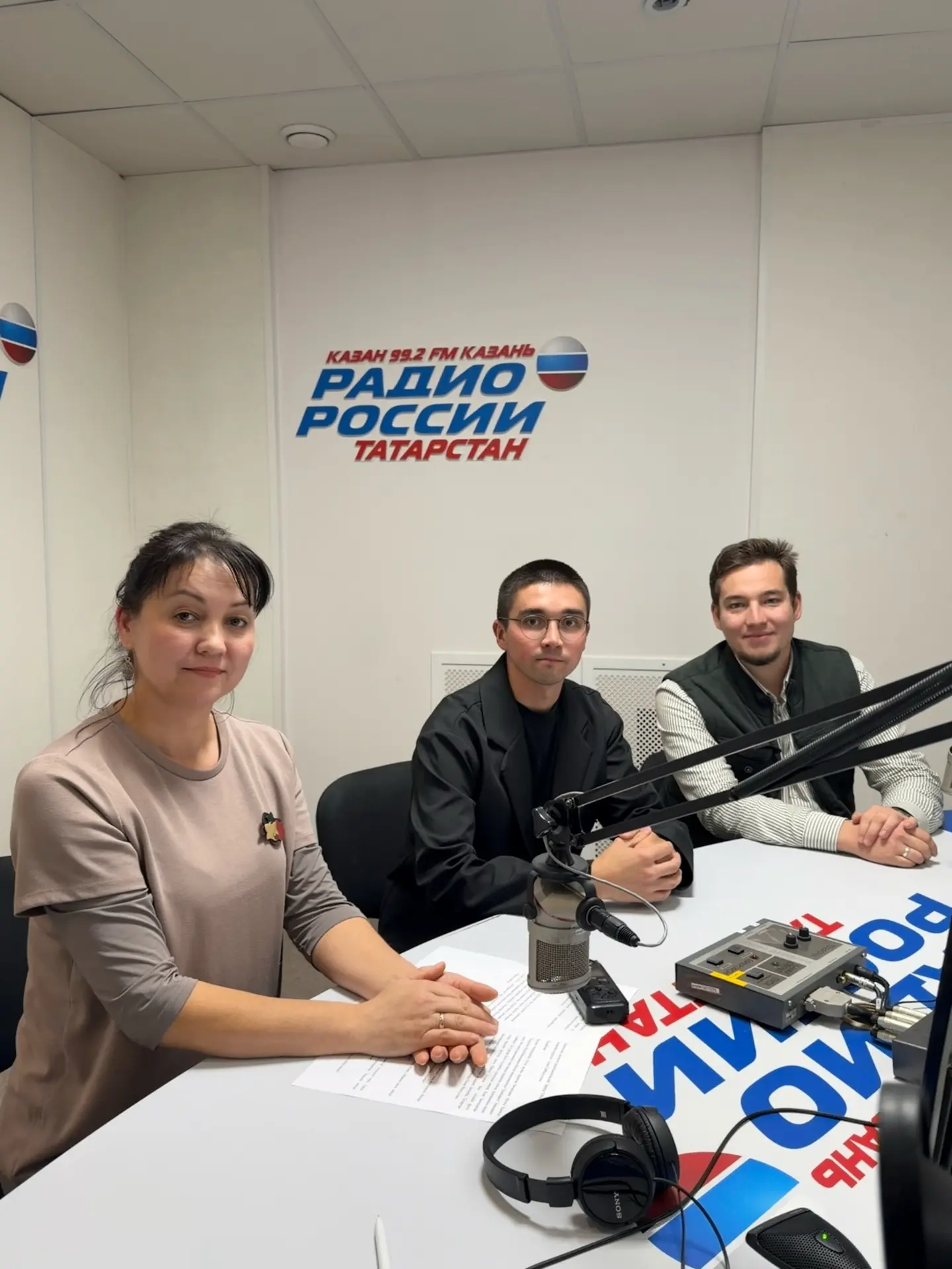 Ыгы-зыгы килеп, «Әдәби фест»ка әзерләнгән арада эфирларга да барып өлгерәбез