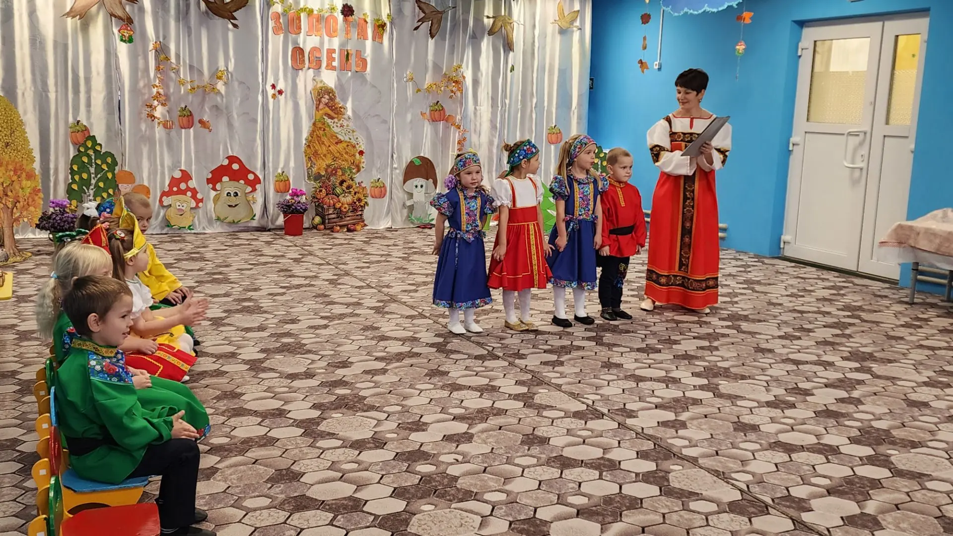 "Осенины - осени именины", под таким названием прошел праздник в группе "Ягодки". В рас...