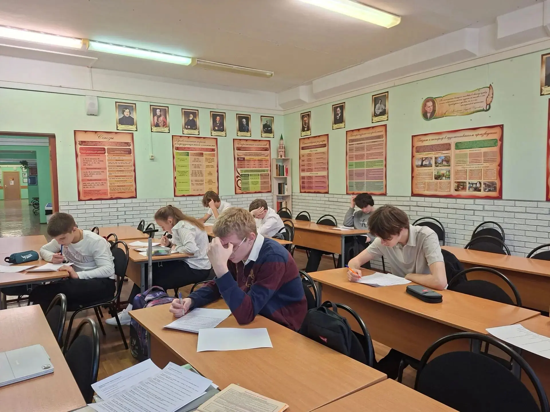 Подготовка учащихся к ЕГЭ — это не  «натаскивание» на решение заданий, а комплексный пр...