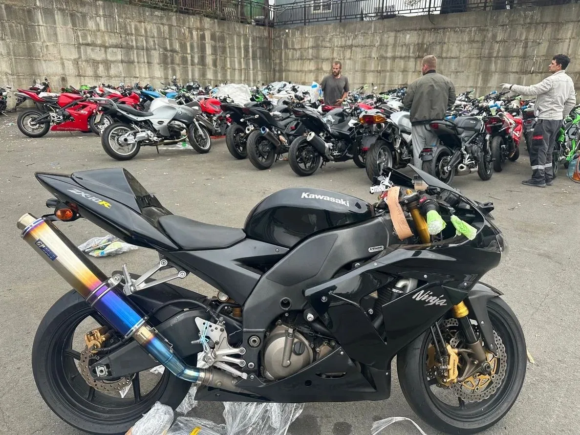 Kawasaki Ninja ZX-10R в хорошем состоянии