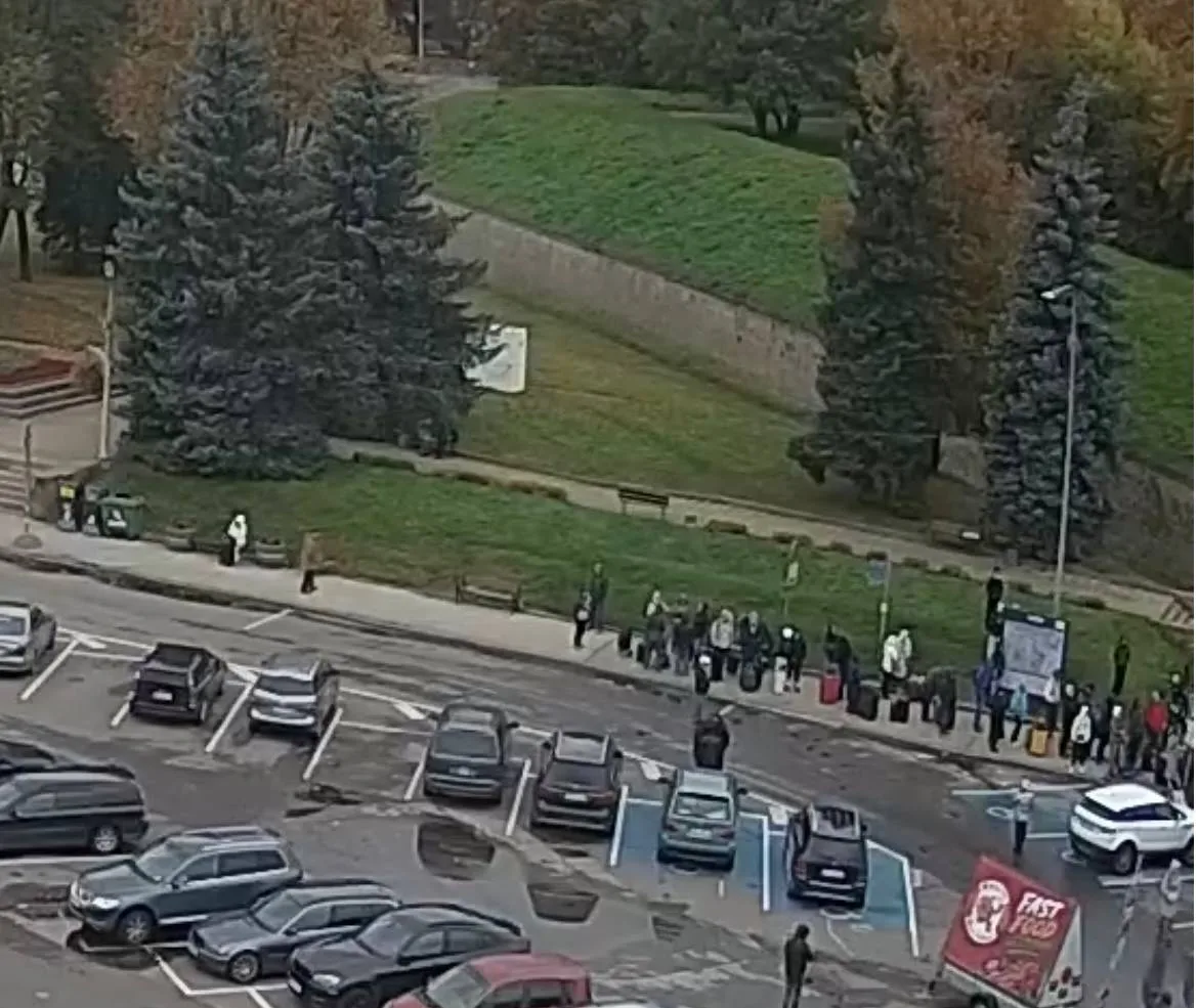 Камера - очередь из Нарвы (Эстония) в Россию https://balticlivecam.com/ru/cameras/eston...