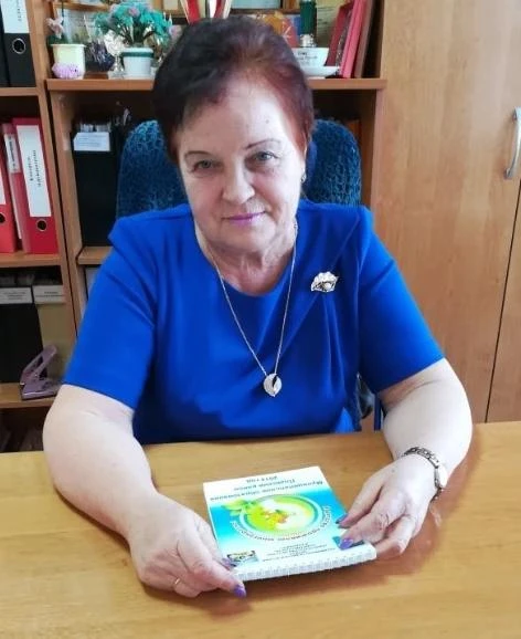 С профессиональным праздником, с Днём учителя!