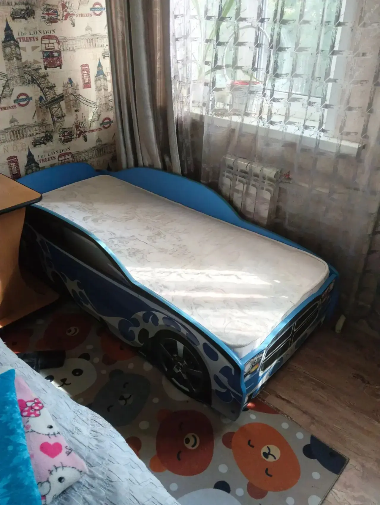 Продам детскую кровать машинка 74/165 в отличном состоянии, ребенок спал мало на ней, с...