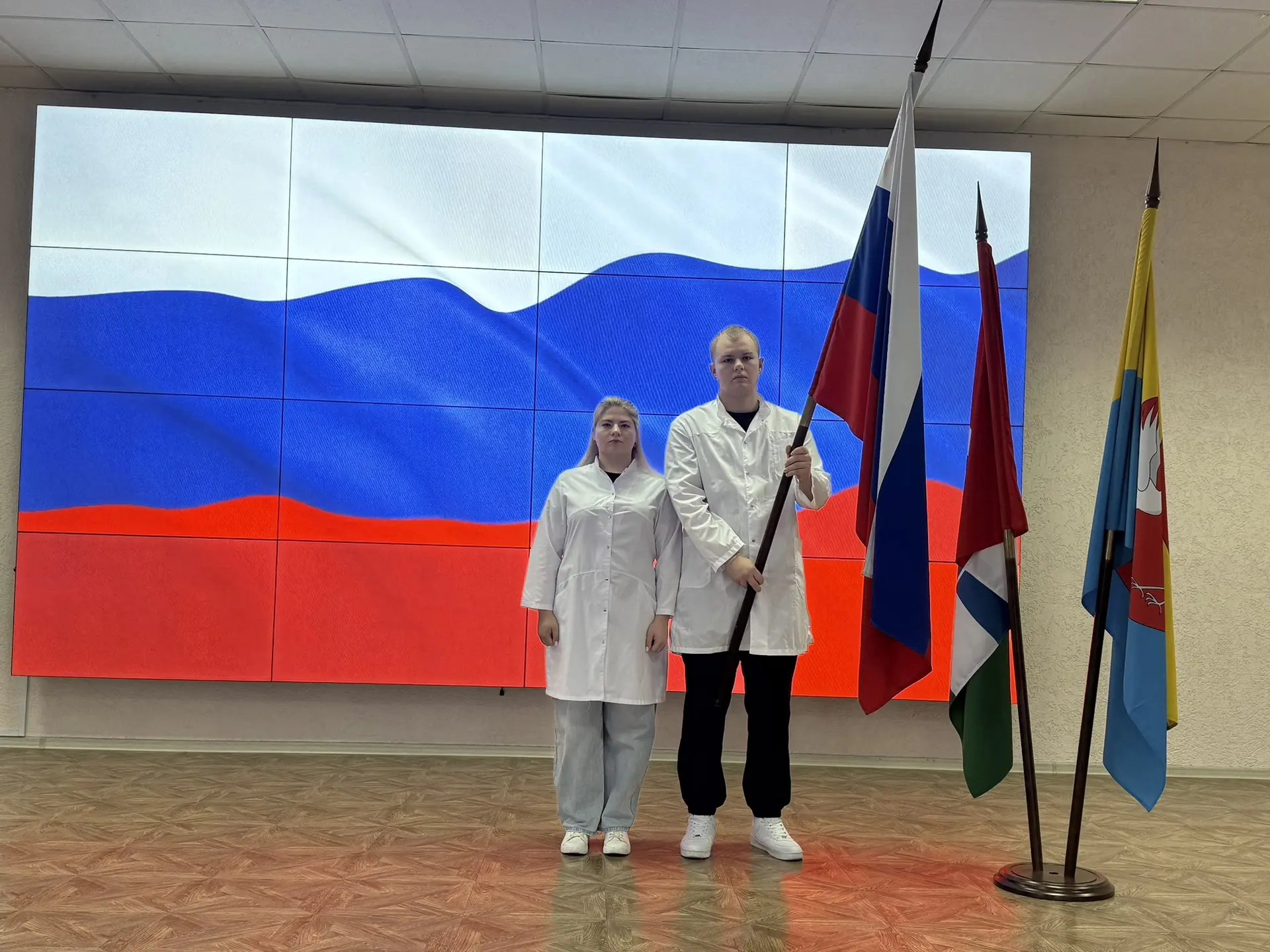 Сегодня, учебная неделя в нашем колледже по доброй традиции началась с церемонии поднят...