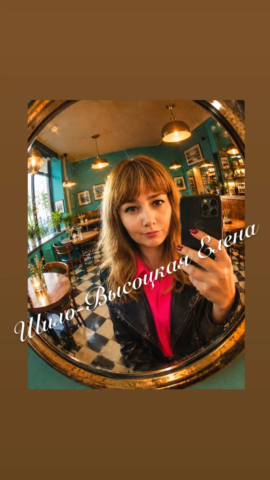 Необычное селфи в винтажном кафе😍