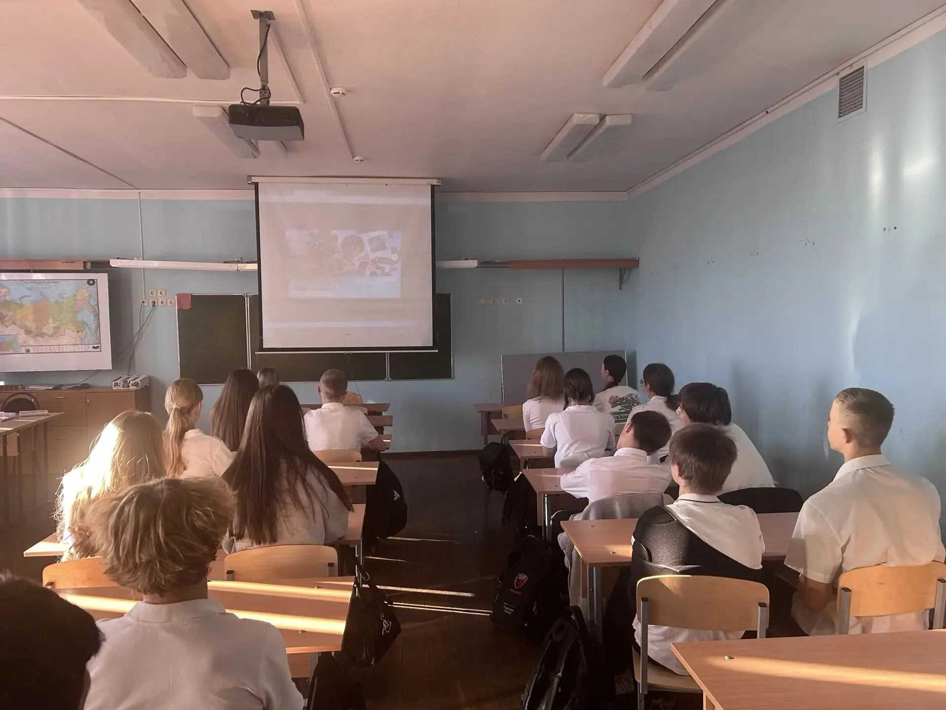 Разговоры о важном в старшей школе на тему: " БЕЗОПАСНОСТЬ В СЕТИ ИНТЕРНЕТ. СОЦСЕТИ.КАК...