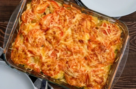 СВИНИНА, ЗАПЕЧЁННАЯ С КАРТОШКОЙ И ПОМИДОРАМИ