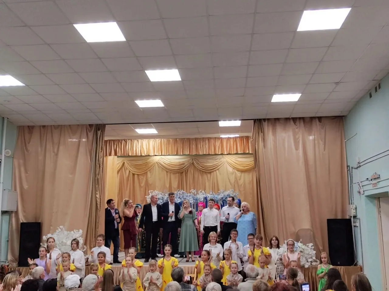 👍 Посмотрите, как прошел концерт «Ах, этот возраст золотой!» в ДК «Юбилейном» в Совхозе
