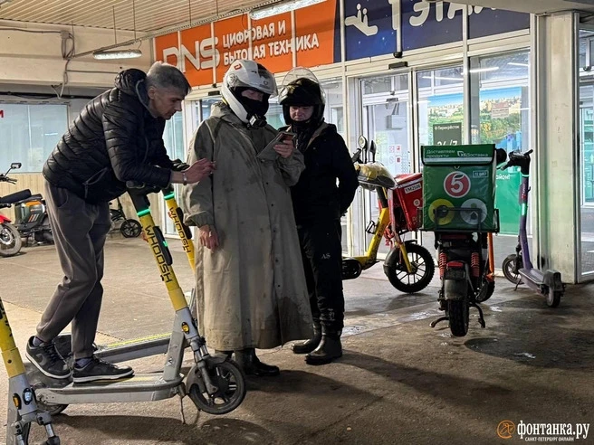 Добрый день. С доставкой еды сегодня напряженка. У курьеров не отображаются заказы, у п...