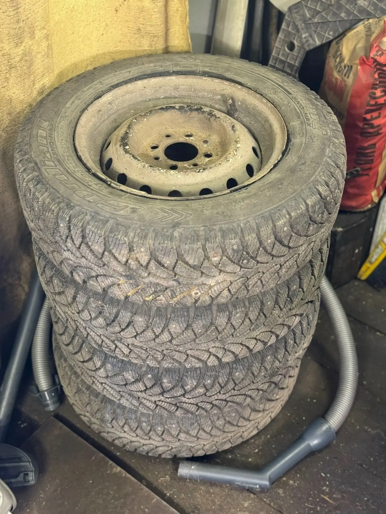 Продам колеса  R13, , цена 8000 руб. 89603295221