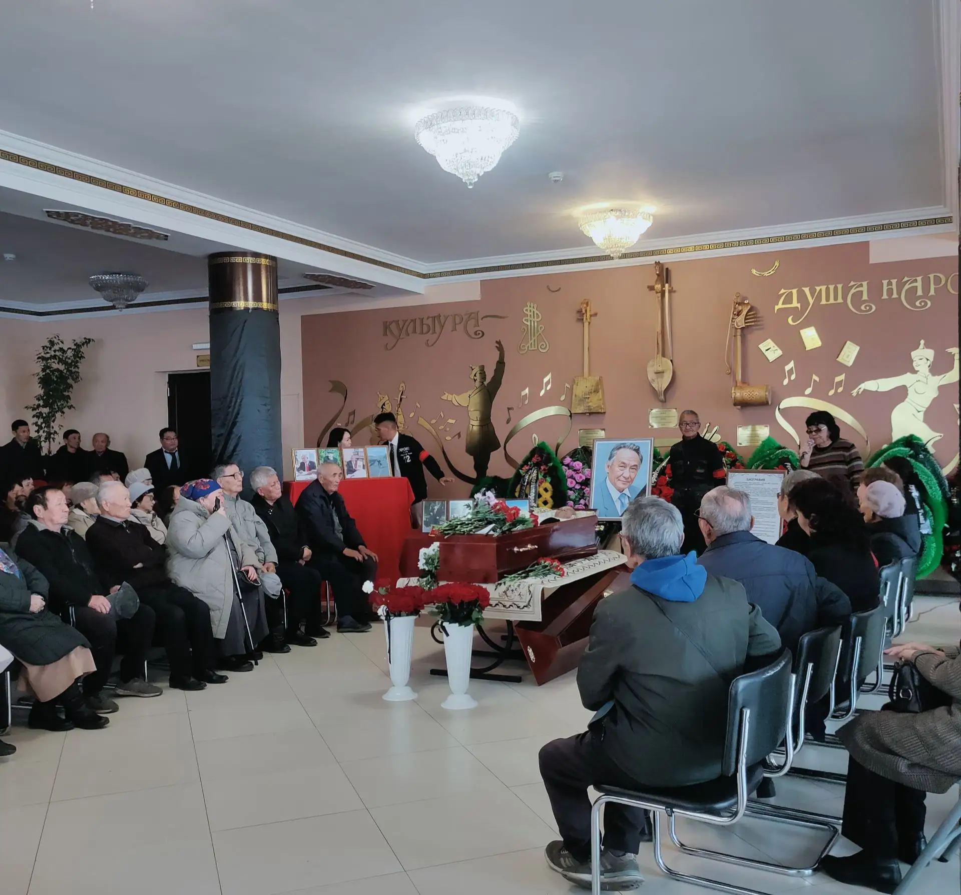 В Туве простились с народным писателем Кара-Куске Чооду.