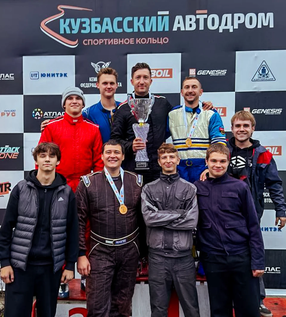 🏁 123 круга, почти 300 км и первое место: экипаж СТК «Атмосфера» КузГТУ победил в трёх...