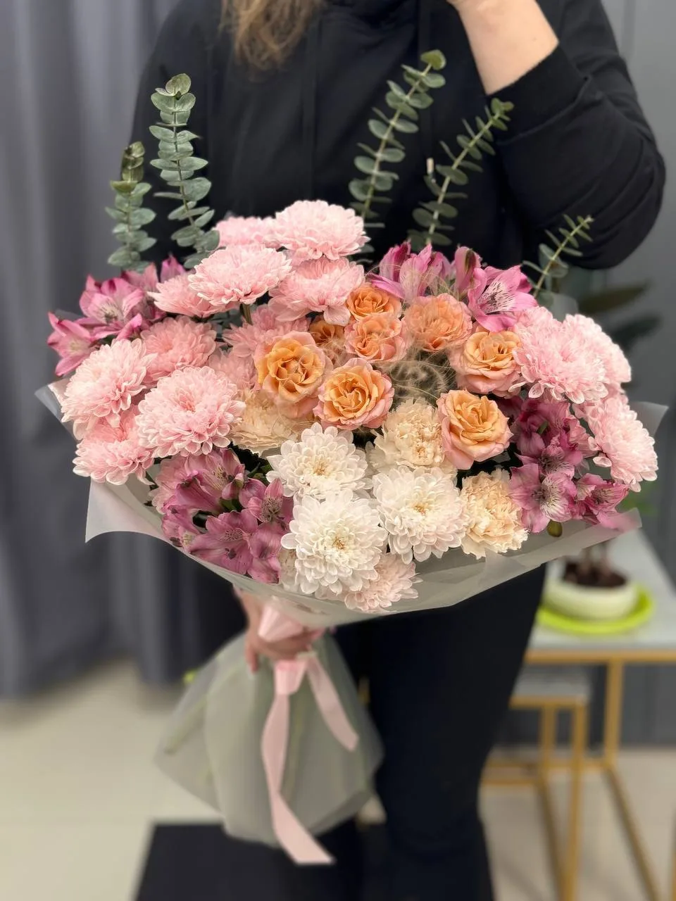 Сборный букет из роз, хризантем и альстромерии 💐