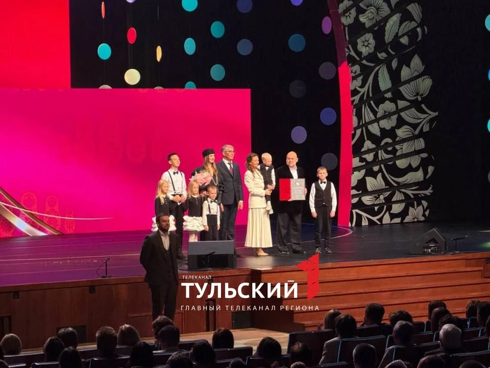 ⚡️Дмитрий Миляев наградил лучшие многодетные семьи России