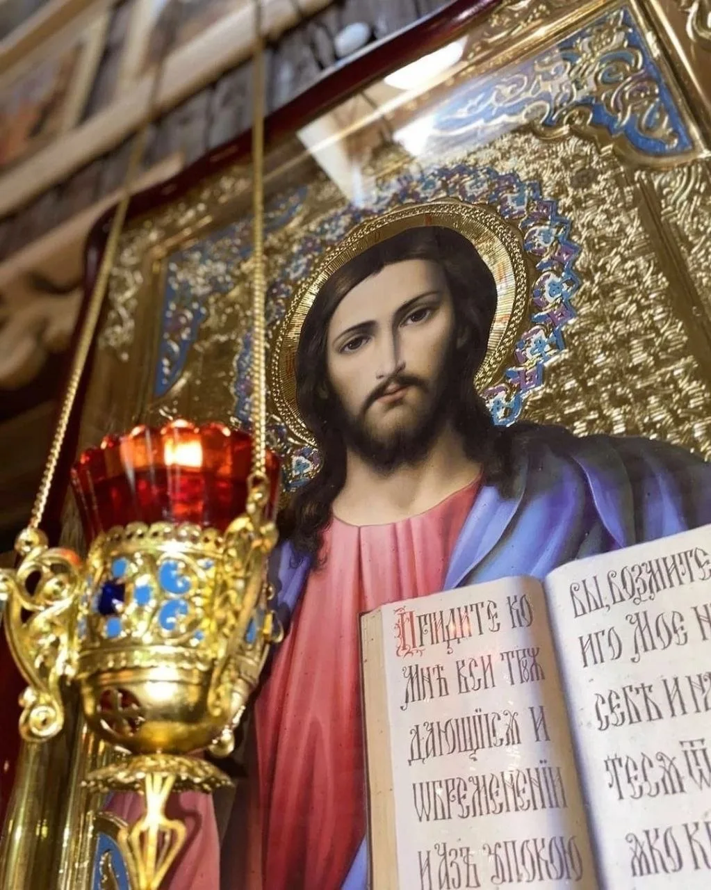 Угождающий чреву и хотящий победить духа блудного, подобен тому, кто маслом хочет погас...