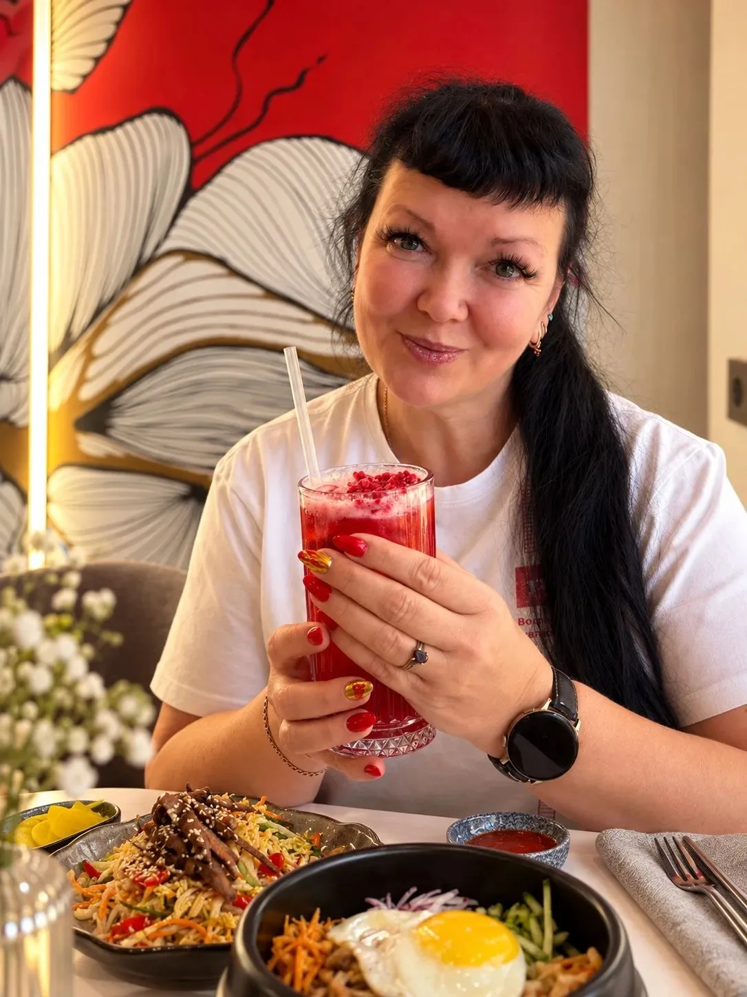 Дочка повзрослела. Я про Юлю. Говорит, пойдём, я обедом тебя накормлю. Зашли перед обед...