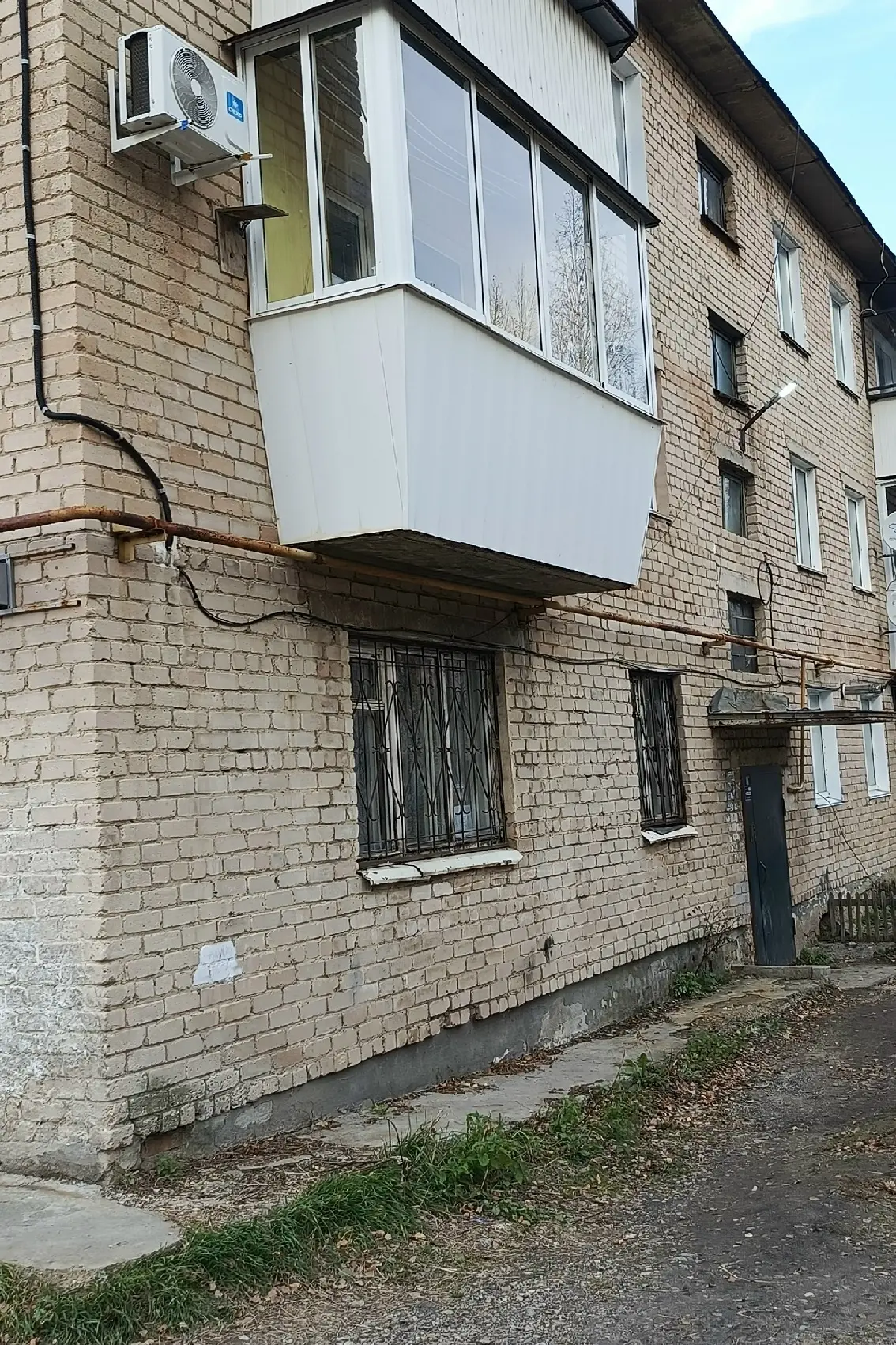 Продаётся 2к квартира 40кв.м по адресу:ул.Декабристов 20.Один хозяин. Этаж второй, солн...