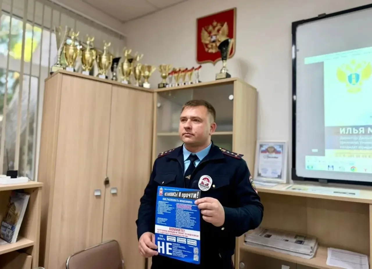 Профилактическая беседа участкового с пожилыми гражданами: как не стать жертвой мошенников