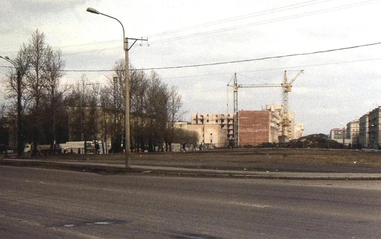 Варшавская улица в 1991 и в 2026 году