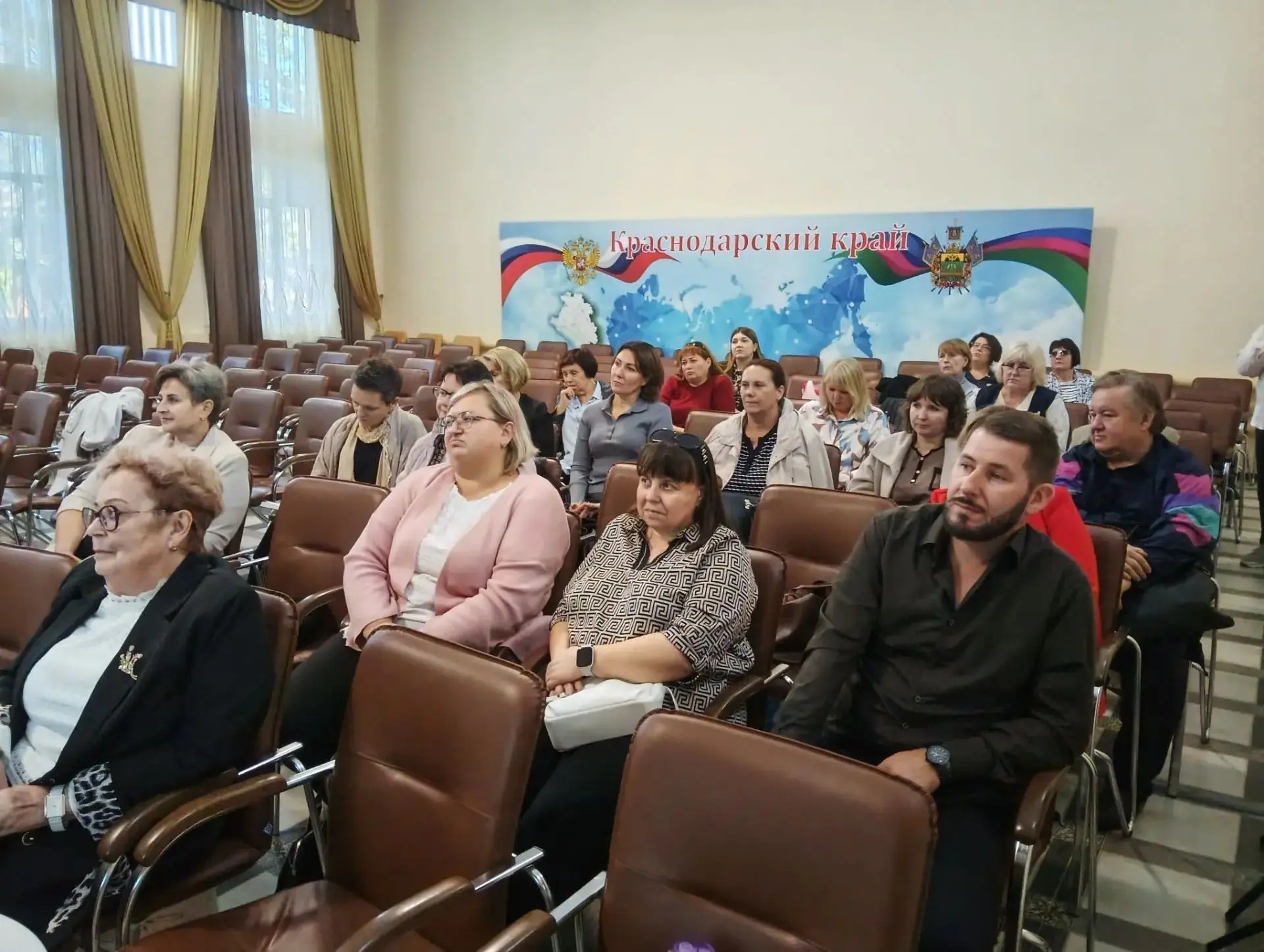 Сегодня в лицее 4 г. Ейска прошёл семинар для учителей - филологов по подготовке к итог...