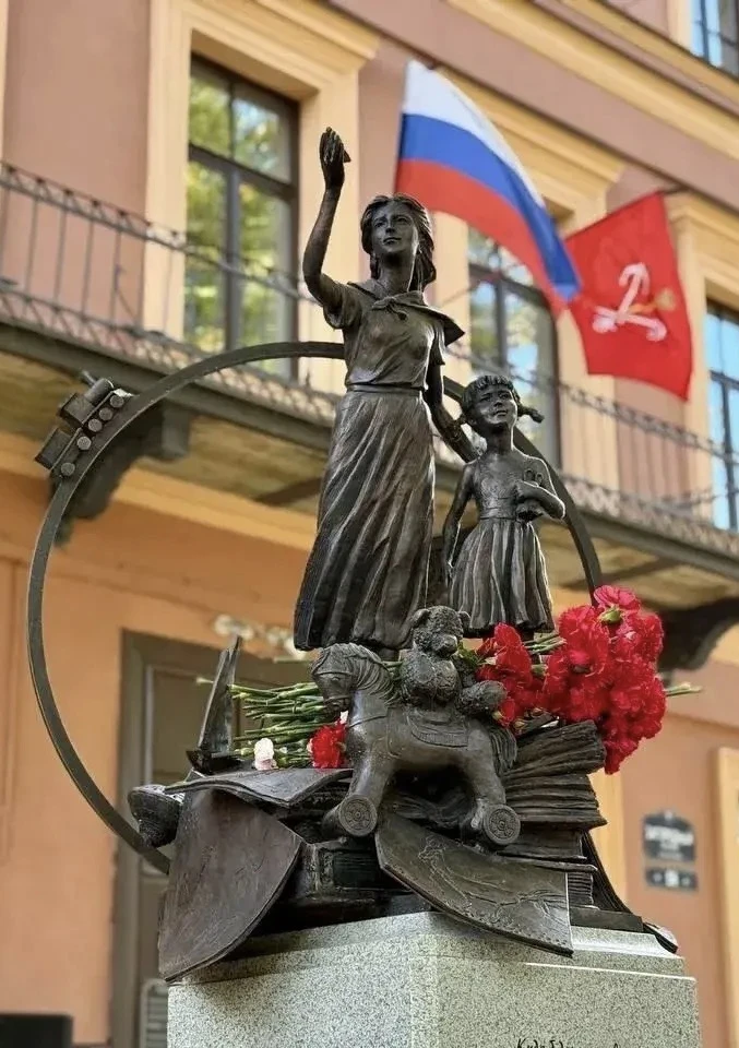 ❤️ В ПЕТЕРБУРГЕ ОТКРЫЛИ ПАМЯТНИК ВОСПИТАТЕЛЯМ!!