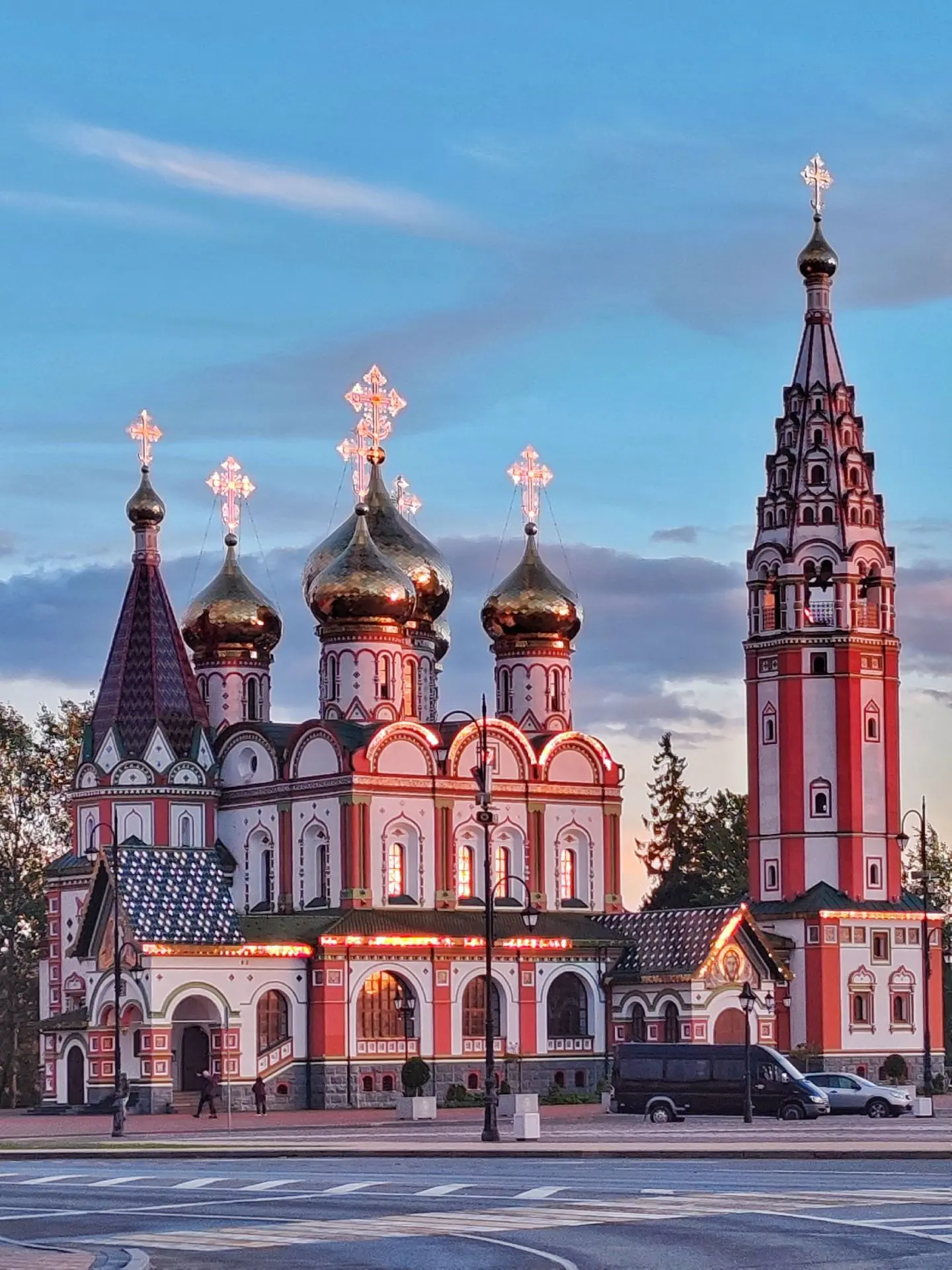 Хочу отдельным постом показать храм Всех Святых.