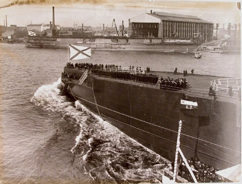 Фото 1911 года. Спуск на воду линейного корабля «Гангут»
